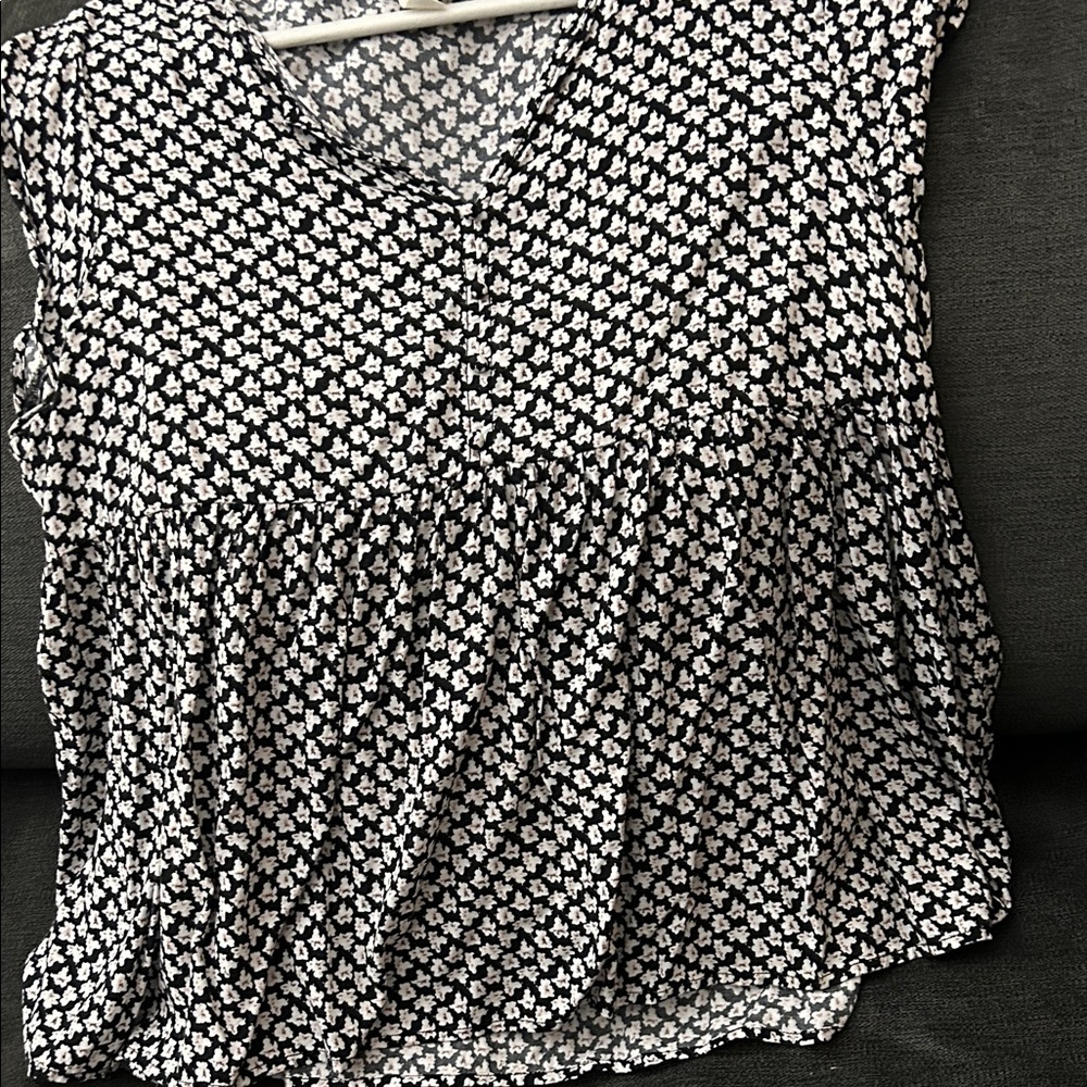 Caslon Black and White Patterned Blouse